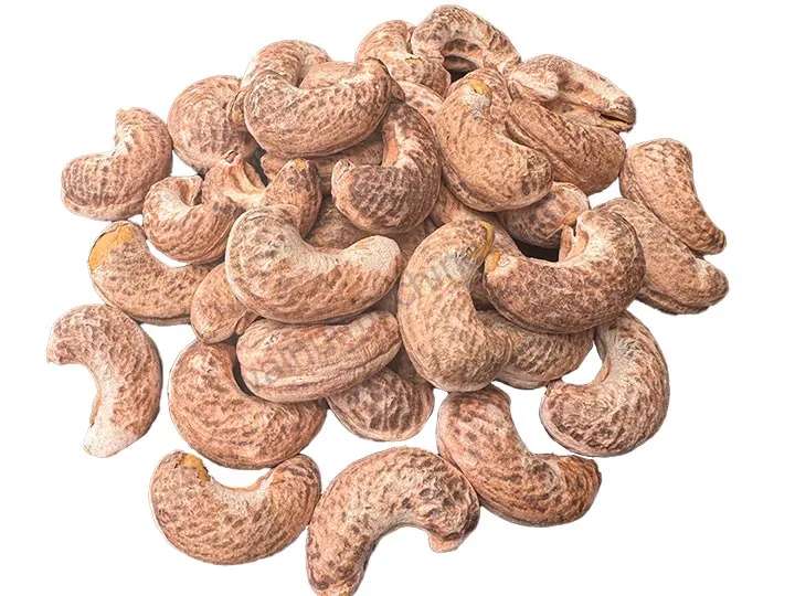 Unpeeled cashew nuts