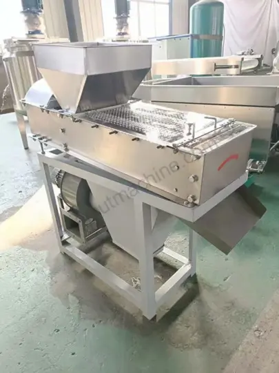 Groundnut skin removing machine